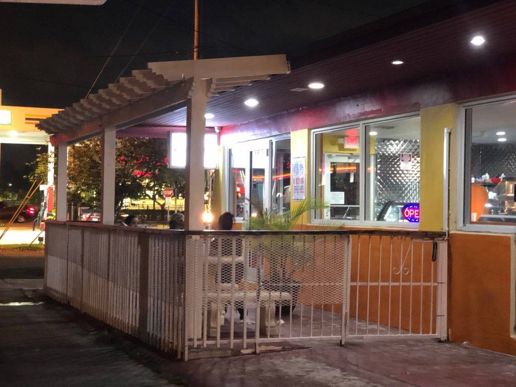 MONCHYS PATIO RESTAURANT | restaurant | 1971 NW 17th Ave, Miami, FL 33125, USA | 3054567980 OR +1 305-456-7980