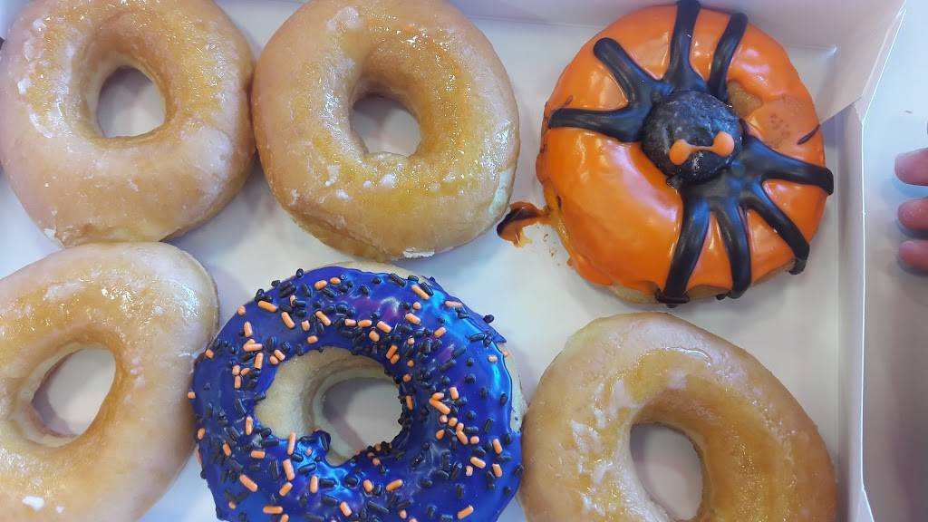 Dunkin | bakery | 7644 W US-192, Kissimmee, FL 34747, USA | 4073977060 OR +1 407-397-7060