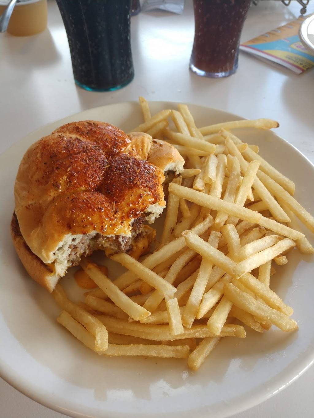 Steak n Shake | restaurant | 320 W North Ave, West Chicago, IL 60185, USA | 6305624370 OR +1 630-562-4370