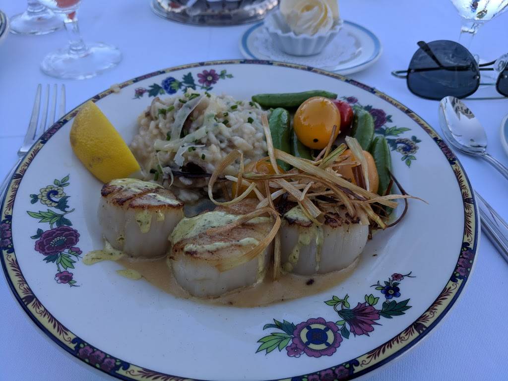 Carriage House | restaurant | 7485 Main St, Mackinac Island, MI 49757, USA | 9068473321 OR +1 906-847-3321