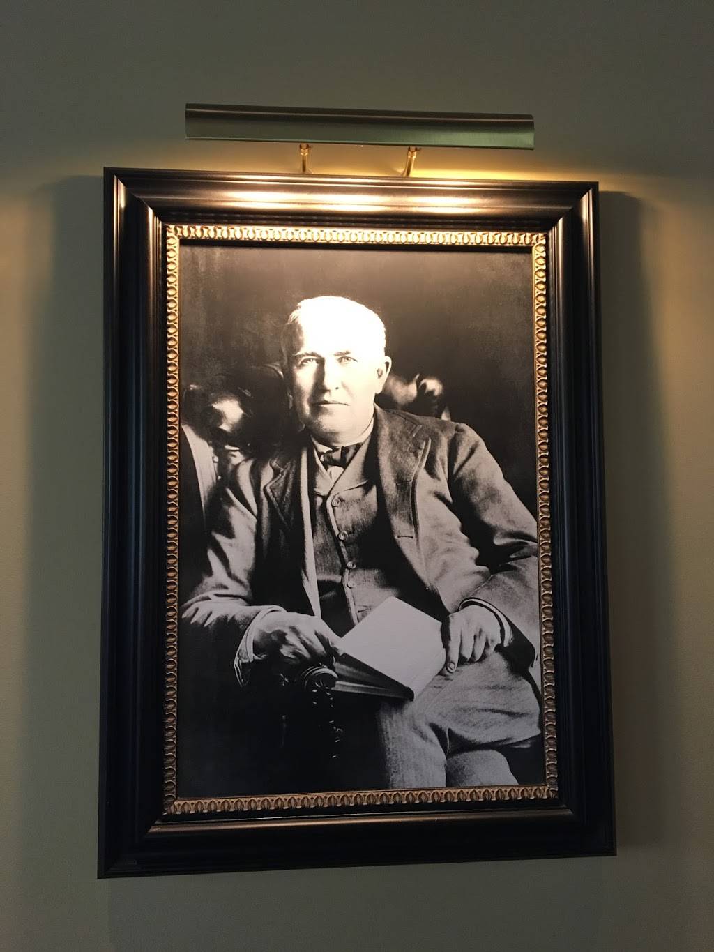 Edisons | restaurant | 20301 Oakwood, Dearborn, MI 48124, USA | 3132712700 OR +1 313-271-2700