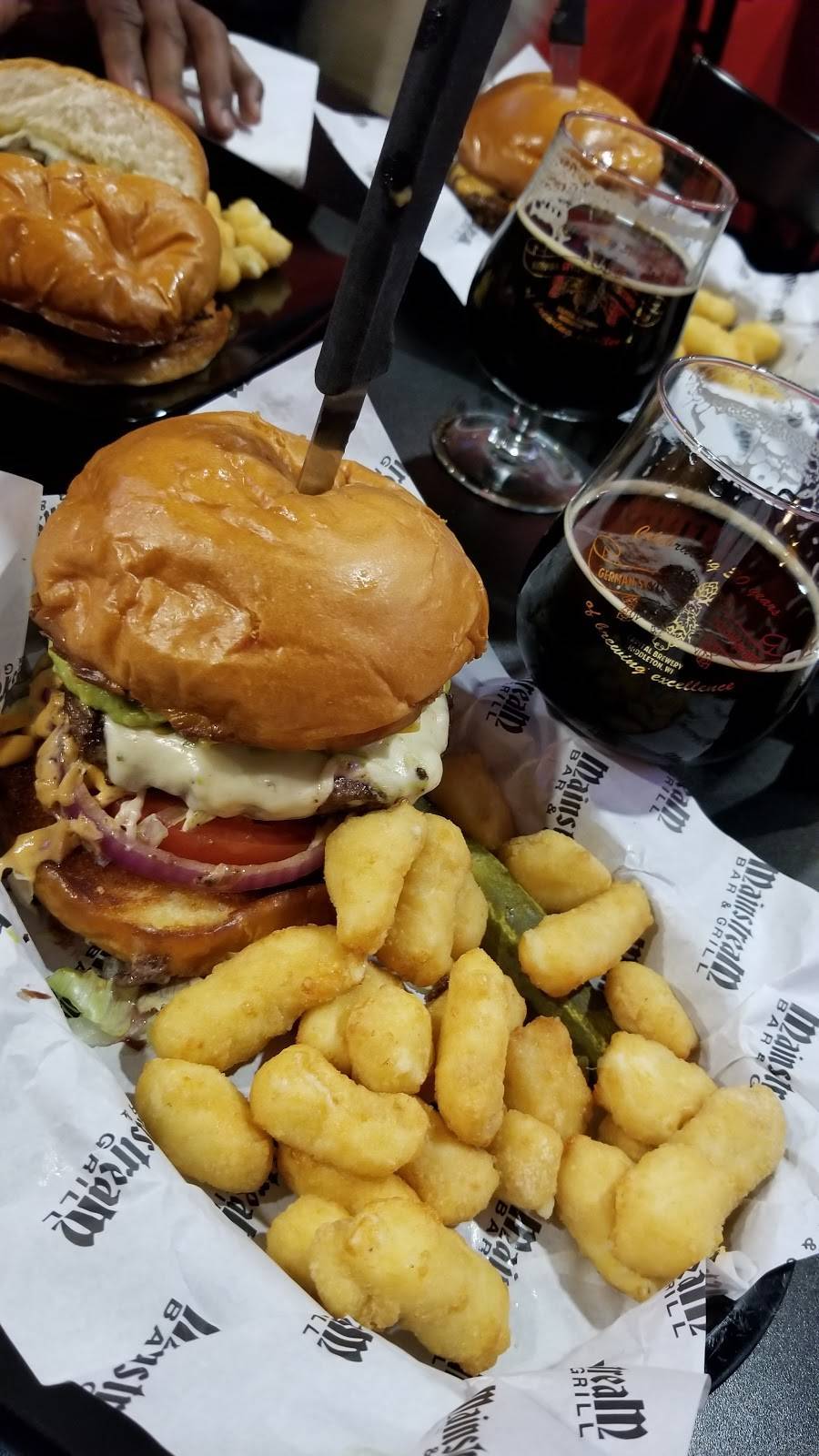 Mainstream Bar and Grill | restaurant | 404 W Main St, Waukesha, WI 53186, USA | 2625446222 OR +1 262-544-6222