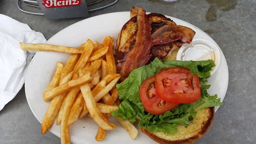 Hurricane Pattys | restaurant | 69 Lewis Blvd, St. Augustine, FL 32084, USA | 9043427338 OR +1 904-342-7338