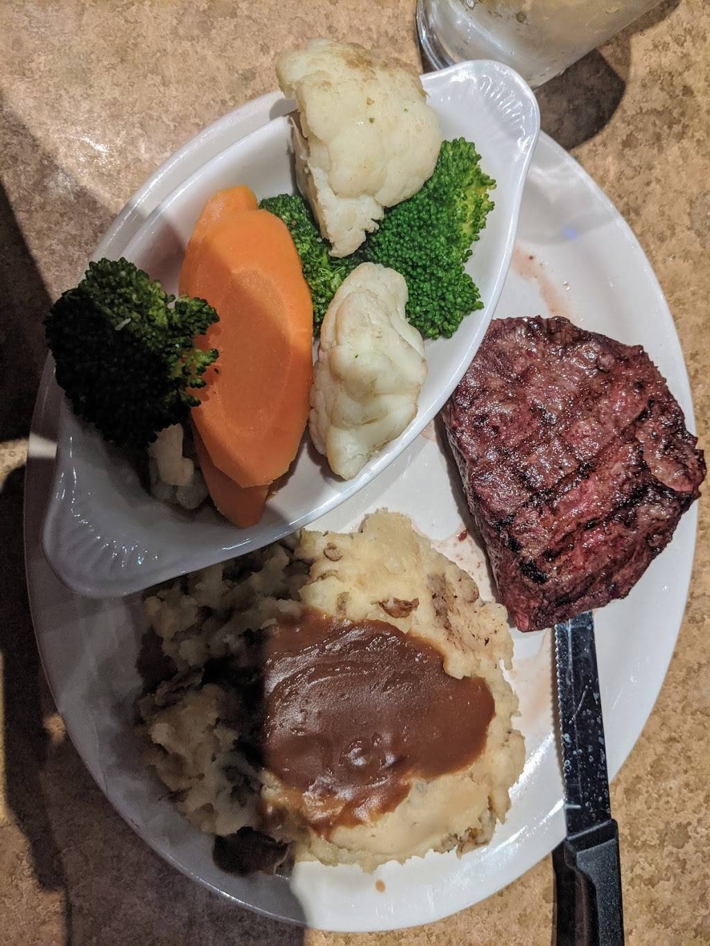 Montgomerys Grill & Saloon | restaurant | 13190 E Colossal Cave Rd #190, Vail, AZ 85641, USA | 5207620081 OR +1 520-762-0081