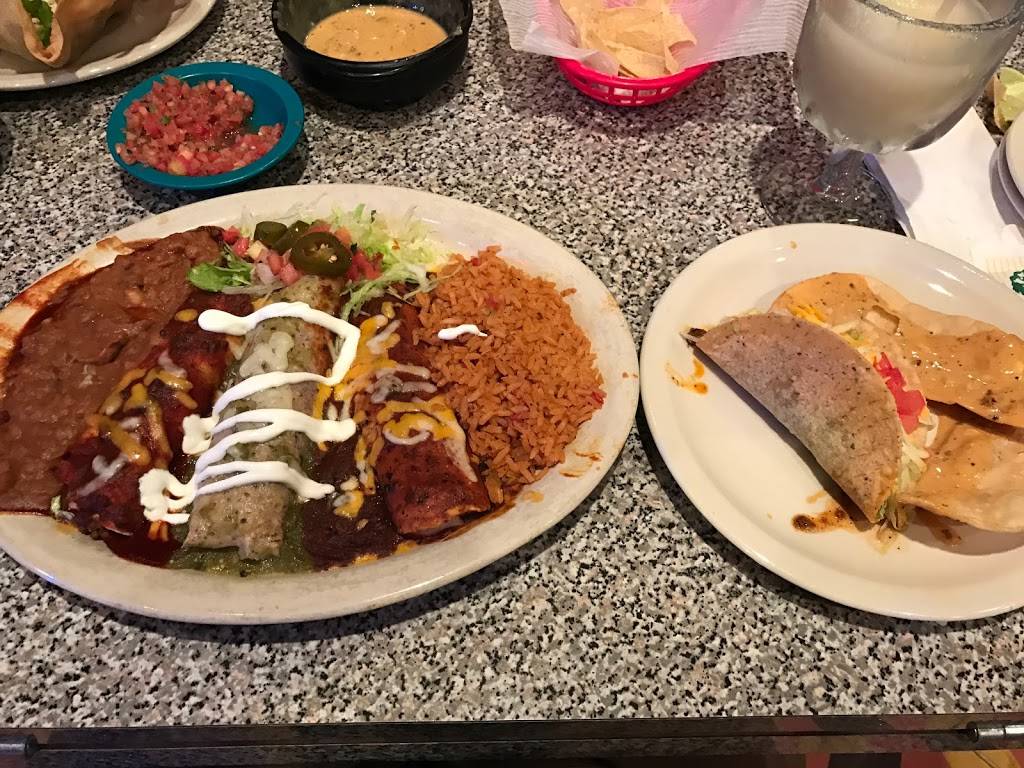 Chuys | restaurant | Service Rd, 9700 N Fwy, Fort Worth, TX 76177, USA | 8177416090 OR +1 817-741-6090