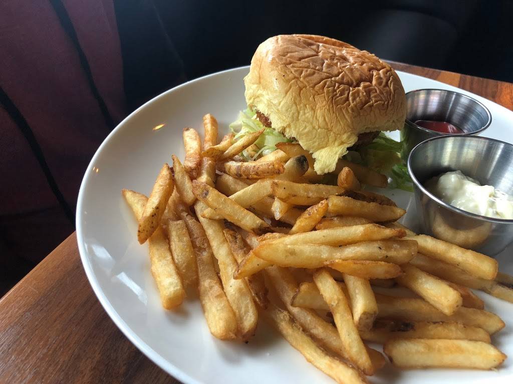 Pearl Tavern | restaurant | 1672 NW Chipman Rd, Lees Summit, MO 64081, USA | 8163471986 OR +1 816-347-1986