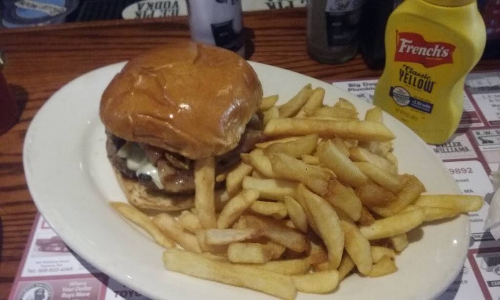 Riviera Cafe Brewhouse | restaurant | 288 Broad St, Bridgewater, MA 02324, USA | 5086979892 OR +1 508-697-9892