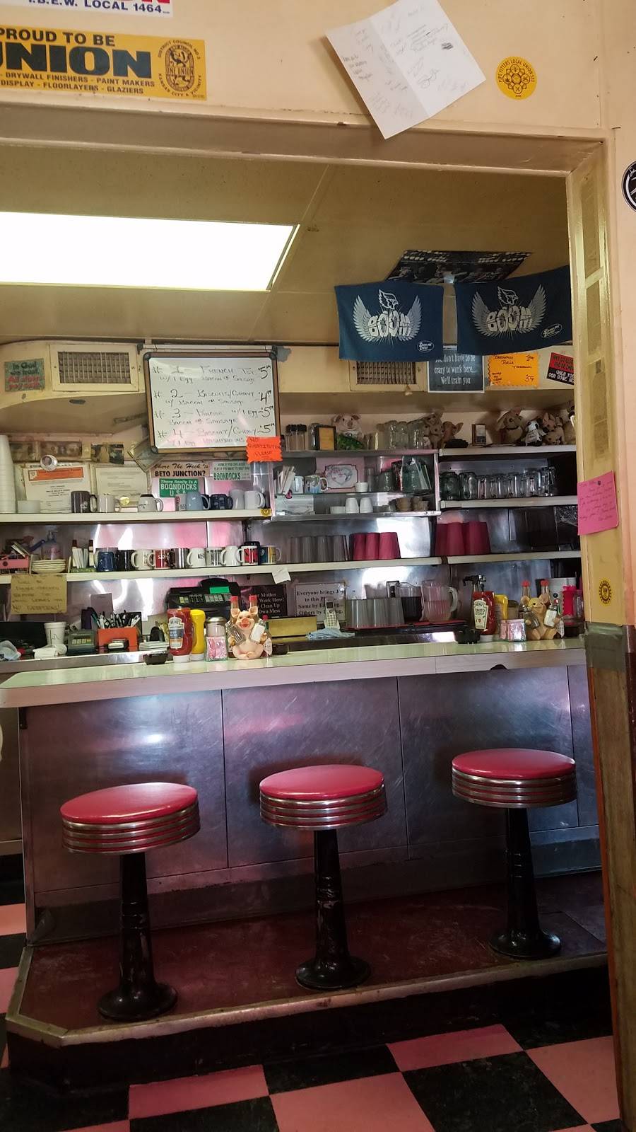 Nelle Belles Diner | restaurant | 150 US-69, Kansas City, MO 64118, USA | 8164529786 OR +1 816-452-9786