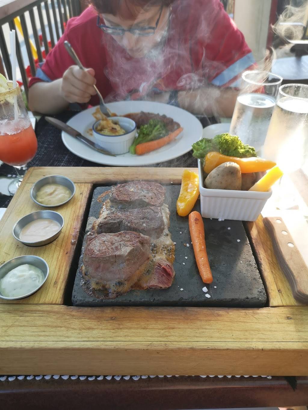 Restaurant Cest la Vie | restaurant | 708 Rue de Saint Jovite, Mont-Tremblant, QC J8E 3J8, Canada | 8196810779 OR +1 819-681-0779