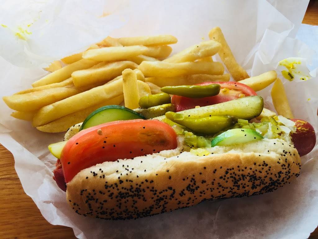 Skyway Doghouse | restaurant | 9480 S Ewing Ave, Chicago, IL 60617, USA | 7737312000 OR +1 773-731-2000