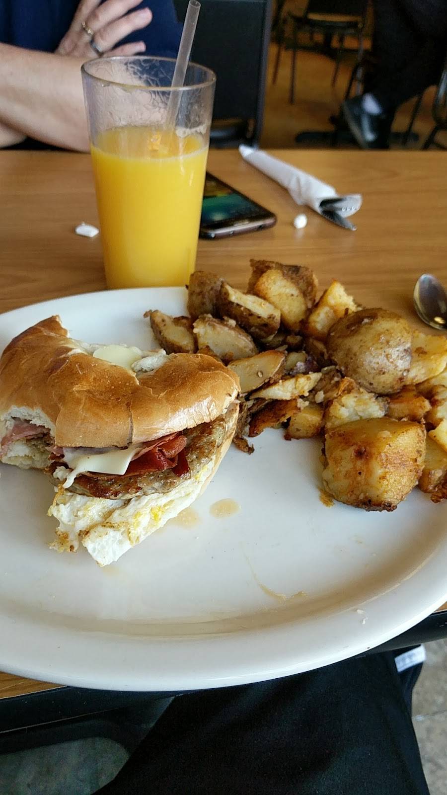 Lincolns Landing | restaurant | 156 Humphrey St, Swampscott, MA 01907, USA | 7815935565 OR +1 781-593-5565