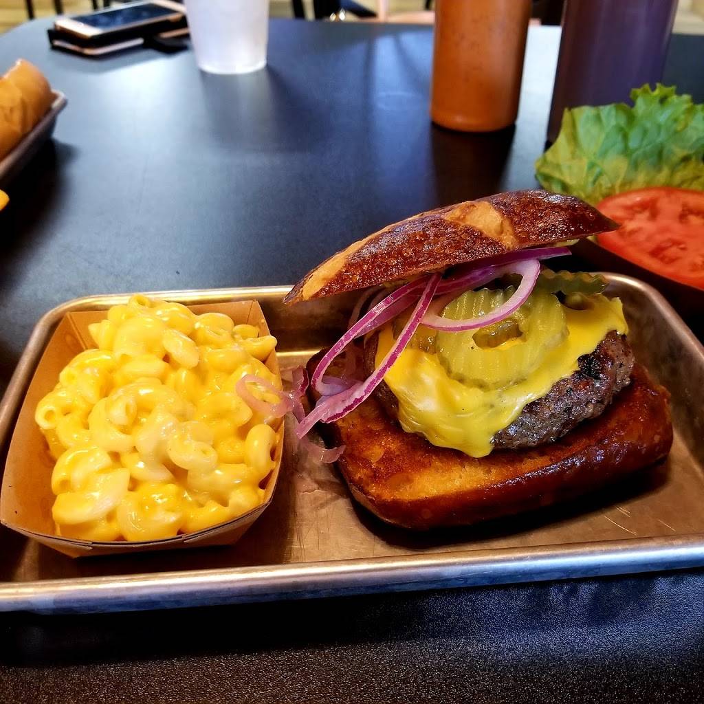 The Stellar Hog | restaurant | 5623 Leona St, St. Louis, MO 63116, USA | 3144818448 OR +1 314-481-8448