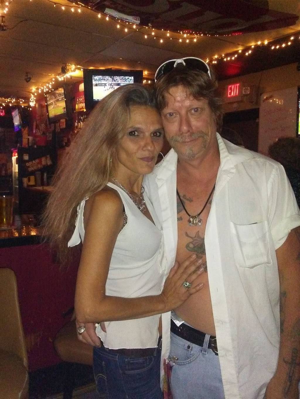 The Pit Stop Pub | restaurant | 1753 E 12th St, Mishawaka, IN 46544, USA | 5743275807 OR +1 574-327-5807