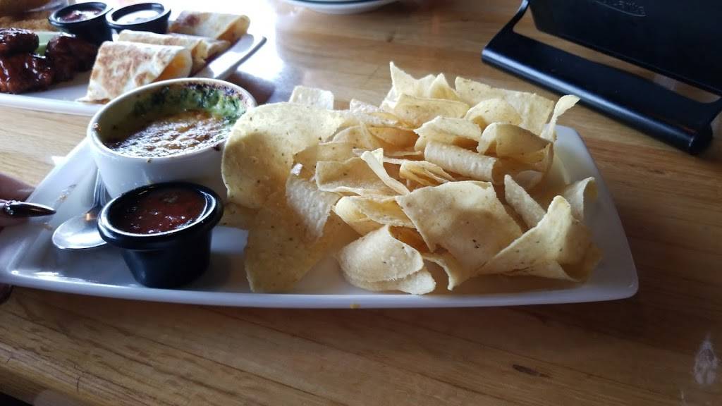 Applebees Grill + Bar | restaurant | 1216 Auto Park Way, Escondido, CA 92029, USA | 7607436612 OR +1 760-743-6612