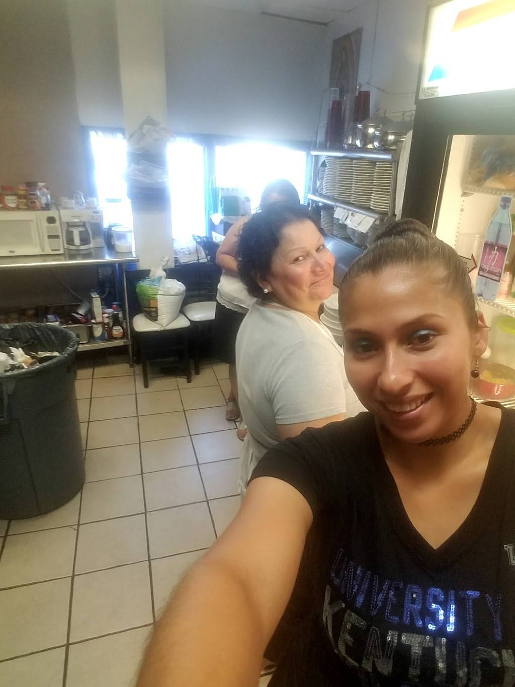 El Rio Lempa | restaurant | 269 Wood Ave, Bridgeport, CT 06605, USA | 2036126410 OR +1 203-612-6410