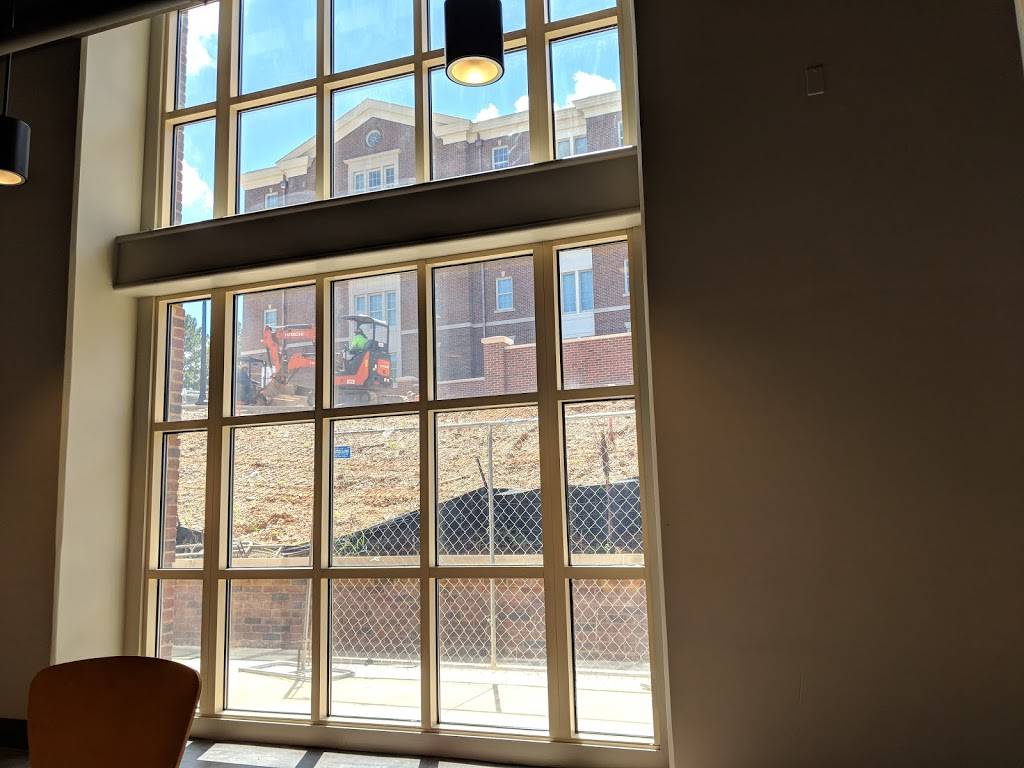 University of Alabama Lakeside Dining Hall | restaurant | 160 McCorvey Dr, Tuscaloosa, AL 35401, USA | 2053486816 OR +1 205-348-6816