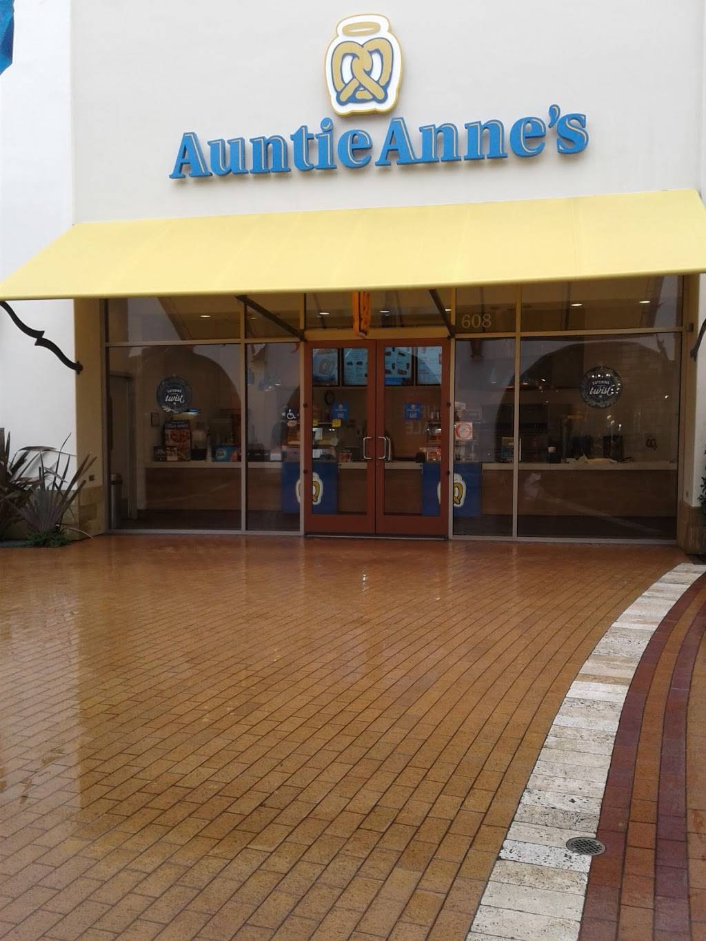 Auntie Annes | cafe | 101 W Avenida Vista Hermosa, San Clemente, CA 92673, USA | 9493616945 OR +1 949-361-6945