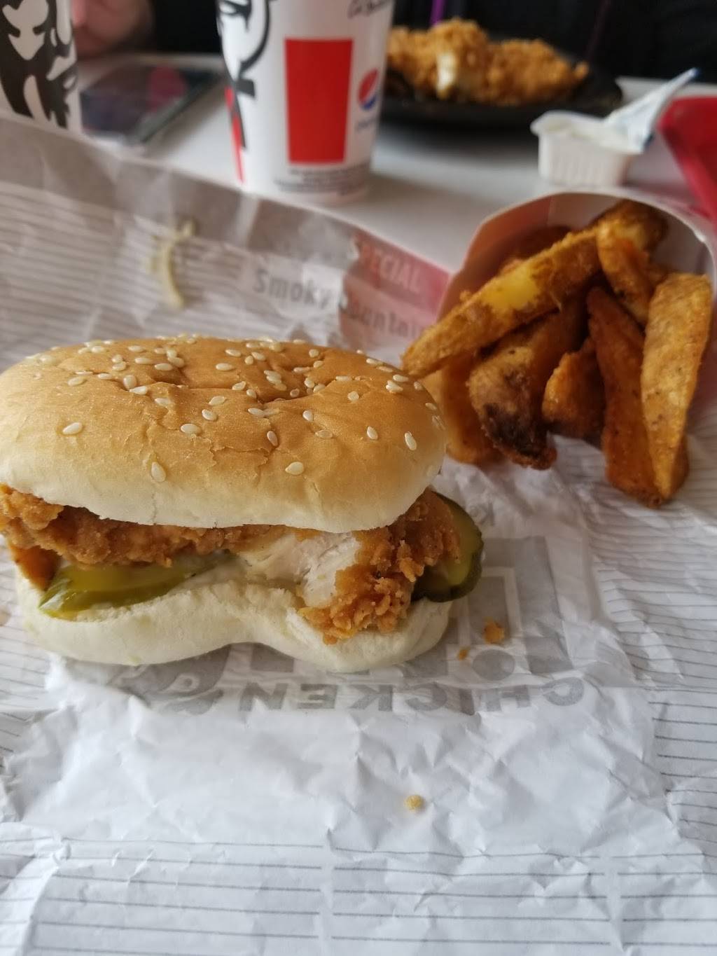 KFC | restaurant | 4642 Mahoning Ave, Austintown, OH 44515, USA | 3307999719 OR +1 330-799-9719