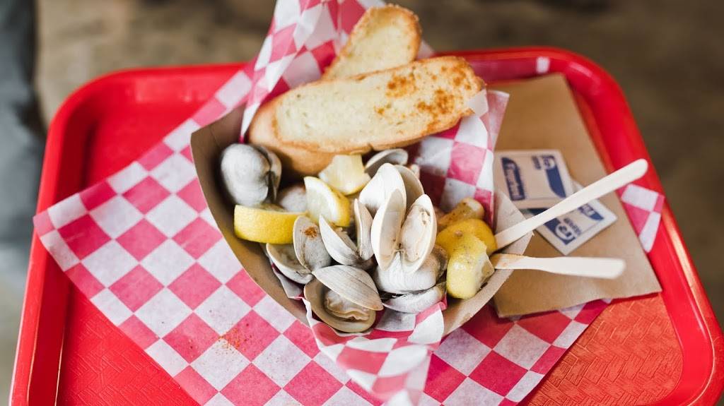 The Local Oyster | restaurant | Quarter Market, 4238 Wilson Blvd Level C, Arlington, VA 22203, USA | 8447482537 OR +1 844-748-2537