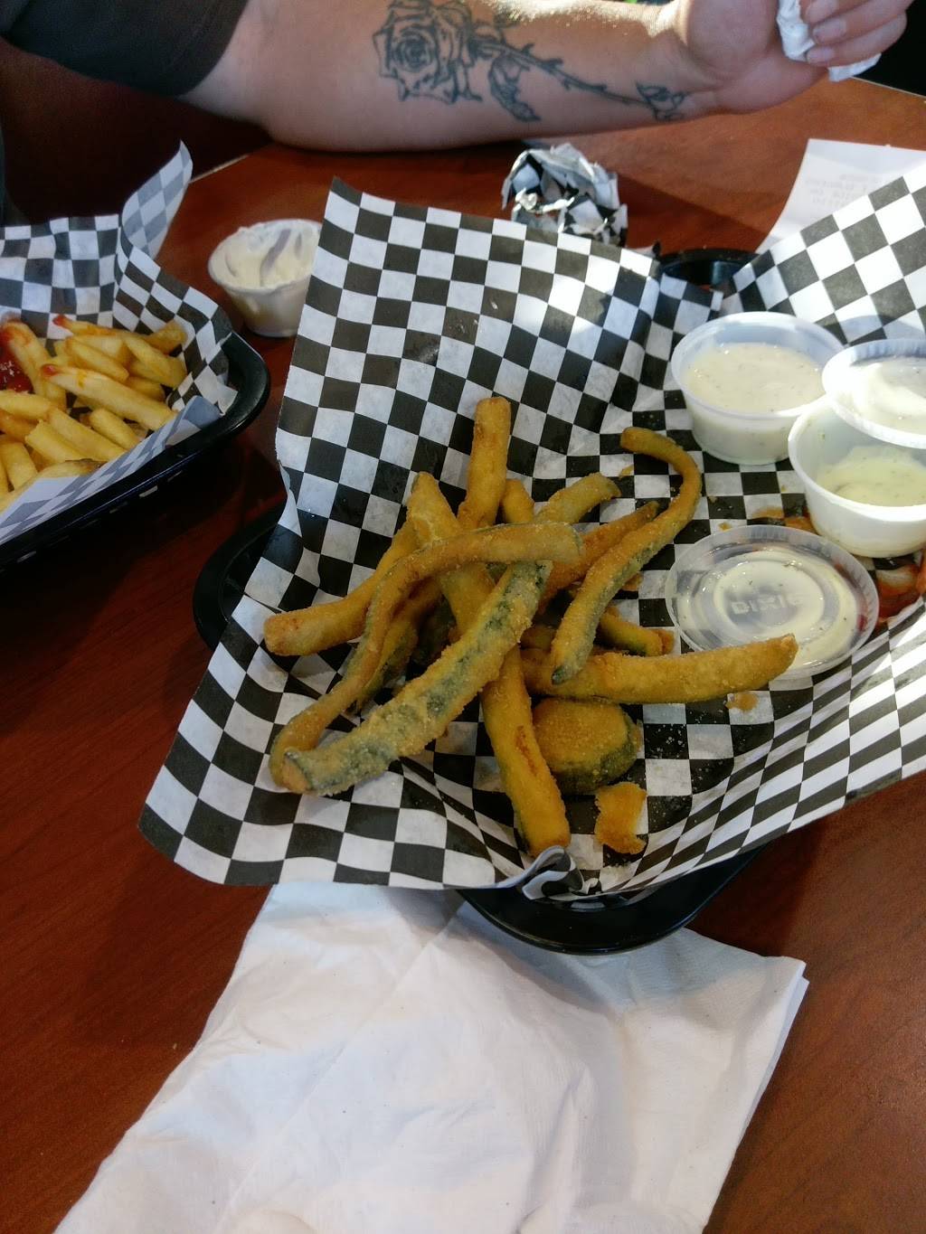 Super Chili Burgers | restaurant | 6090 Riverside Dr, Chino, CA 91710, USA | 9096281714 OR +1 909-628-1714