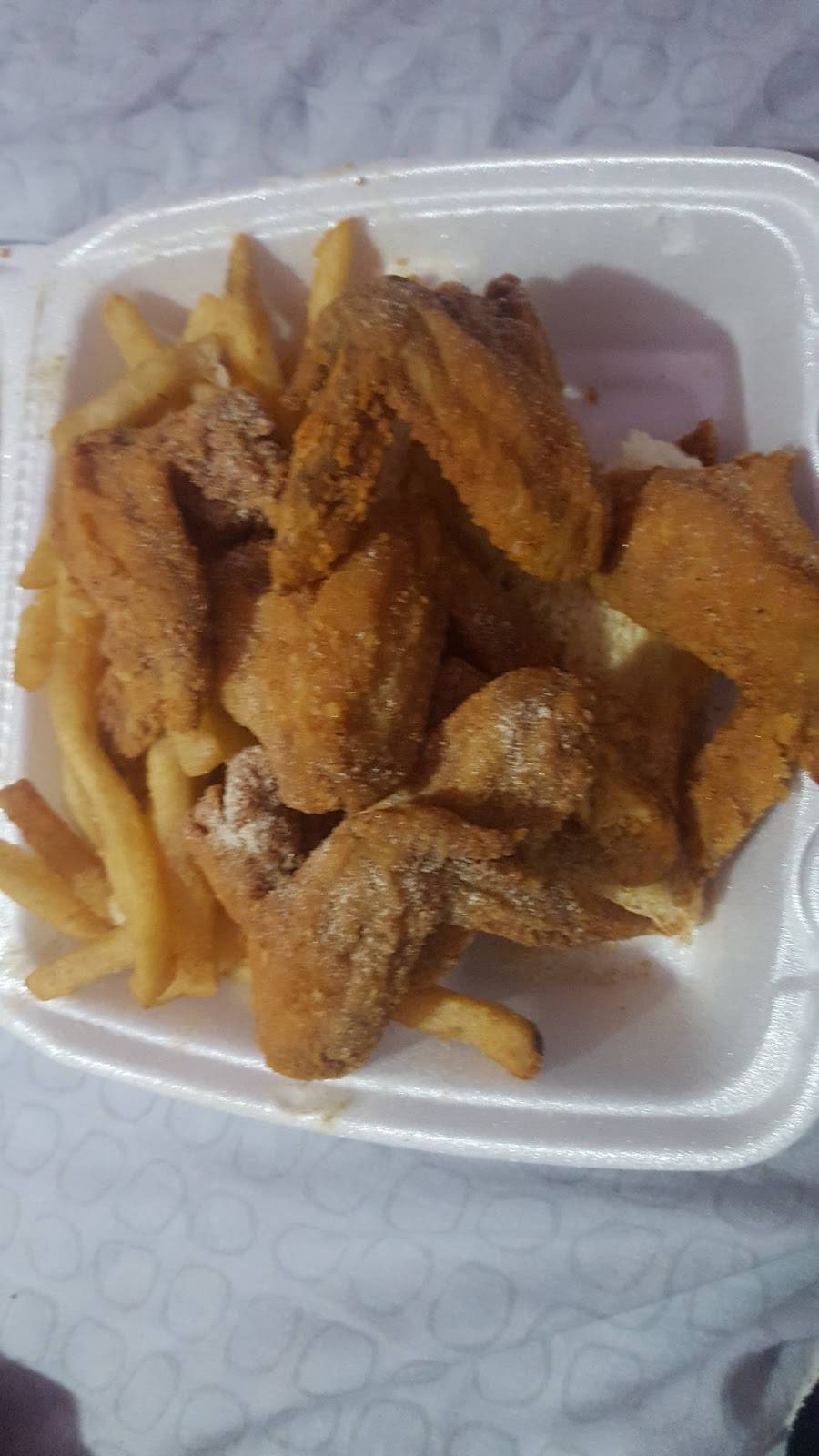 Whales Fish & Chicken | restaurant | 1828 W 79th St, Chicago, IL 60620, USA | 7739629999 OR +1 773-962-9999