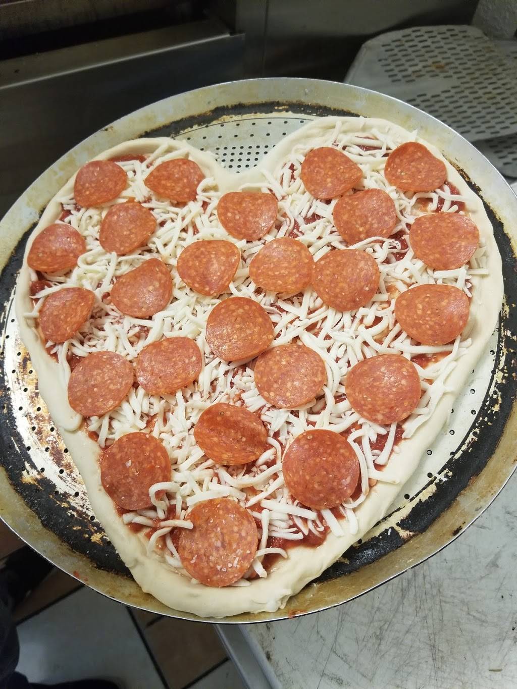 Tanks Pizza | restaurant | 902 N New Braunfels Ave, San Antonio, TX 78202, USA | 2103209224 OR +1 210-320-9224