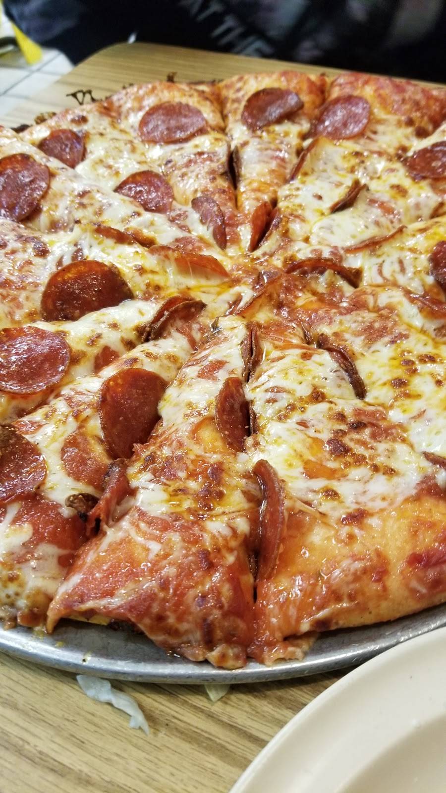 Pizza Plus | restaurant | 507 N Main St, Pearisburg, VA 24134, USA | 5409213100 OR +1 540-921-3100