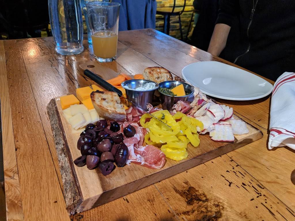 Side Bar East Lansing | restaurant | 246 E Saginaw St, East Lansing, MI 48823, USA | 5172202131 OR +1 517-220-2131