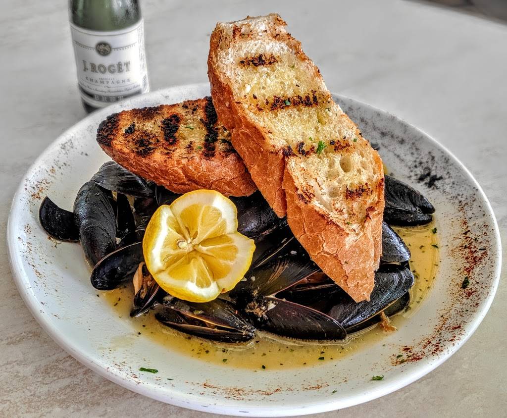 Dune Deck Café | cafe | 100 N Ocean Blvd, Lantana, FL 33462, USA | 5615820472 OR +1 561-582-0472