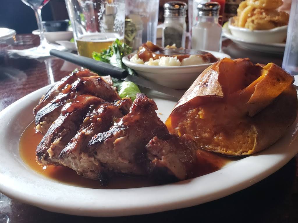 White Pines Resort | restaurant | 6712 W Pines Rd, Mt Morris, IL 61054, USA | 8159462400 OR +1 815-946-2400