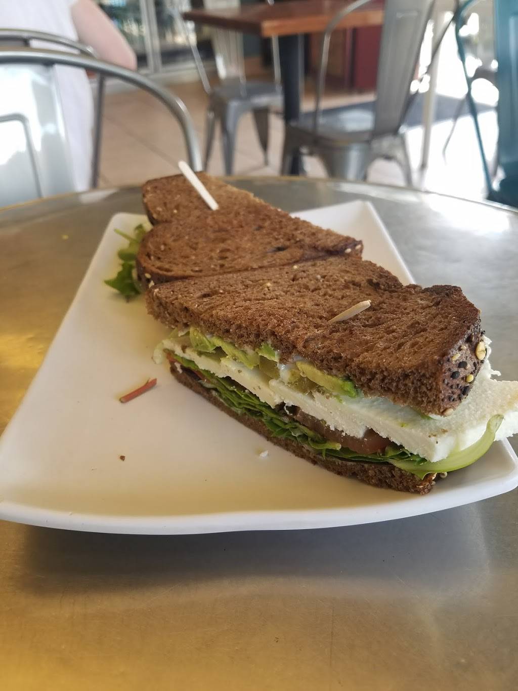 Cuscatleca Bakery | bakery | 3949, 2501 Sunset Blvd, Los Angeles, CA 90026, USA | 2134830432 OR +1 213-483-0432