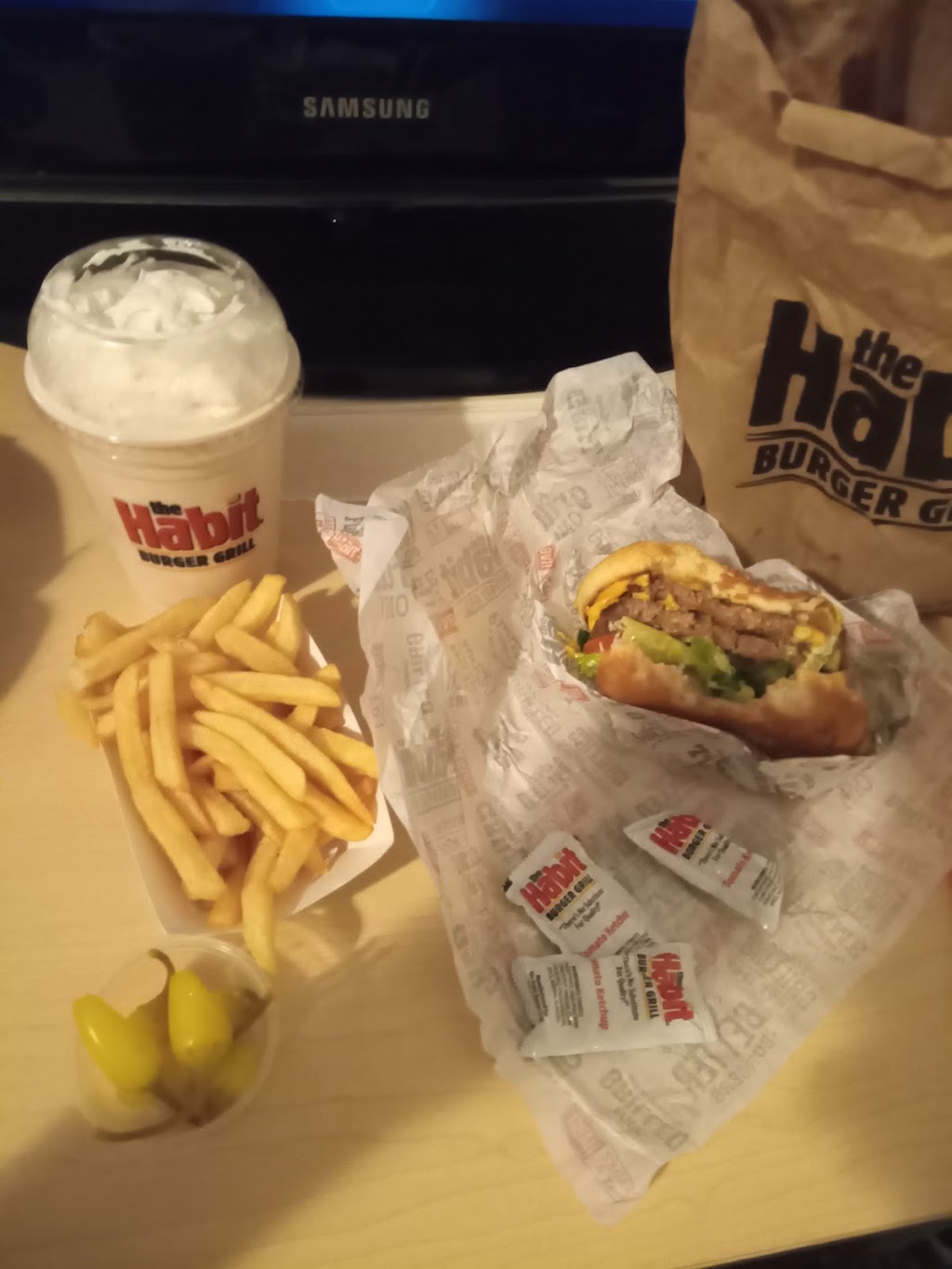 The Habit Burger Grill | restaurant | 999 Main St Suite 1, Watsonville, CA 95076, USA | 8312760190 OR +1 831-276-0190