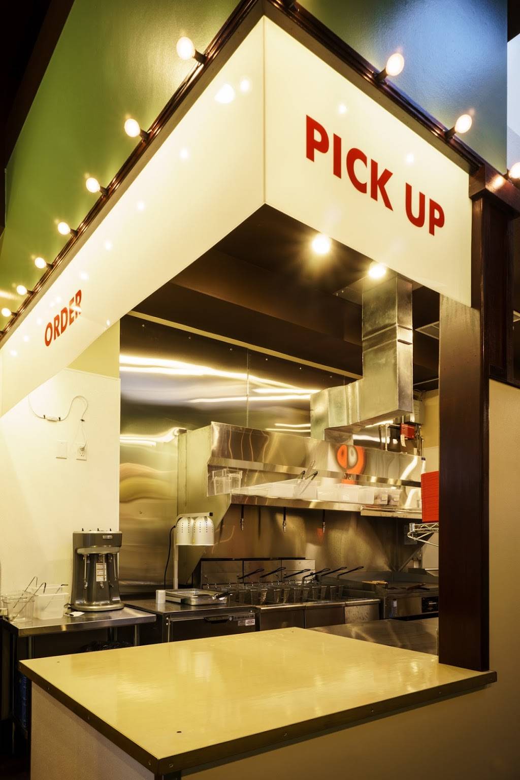 Coastline Burgers Kirkland | restaurant | 116 Central Way, Kirkland, WA 98033, USA | 4258221770 OR +1 425-822-1770