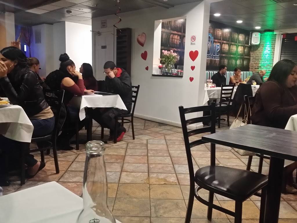 Blue Lounge & Grill | restaurant | 2 Amesbury St, Lawrence, MA 01840, USA | 9782589396 OR +1 978-258-9396