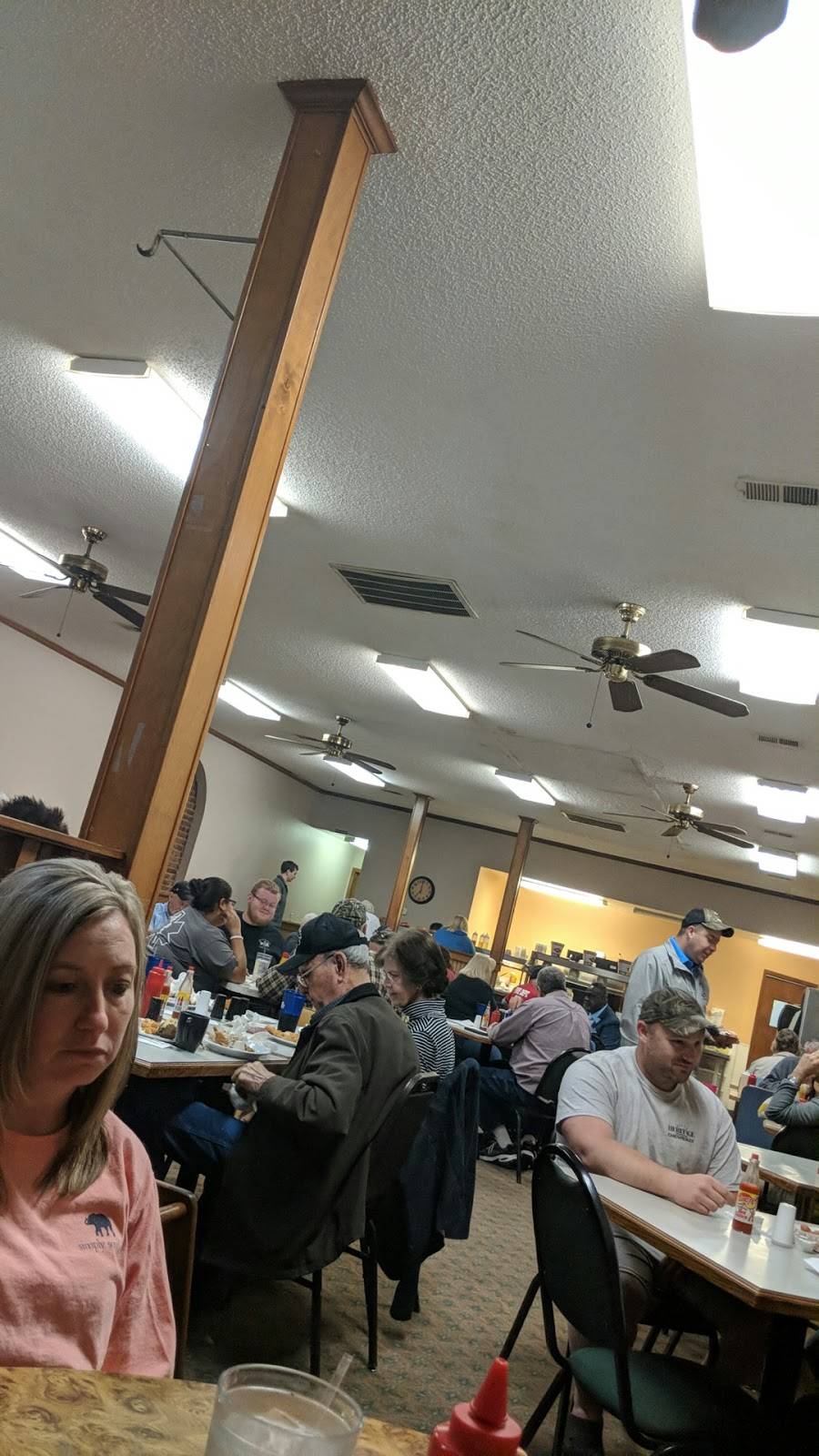 Golden Nugget Seafood | restaurant | 166 Main St, Jefferson, SC 29718, USA | 8436583474 OR +1 843-658-3474