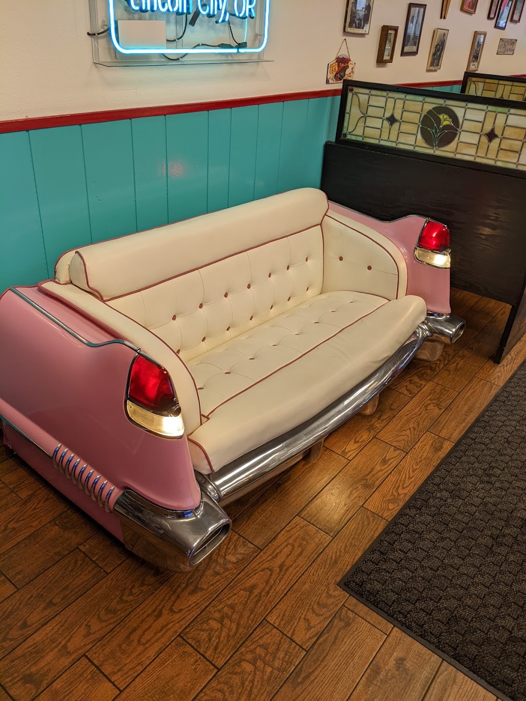 60s Cafe & Diner | restaurant | 4157 NW U.S. 101 #139, Lincoln City, OR 97367, USA | 5419966898 OR +1 541-996-6898