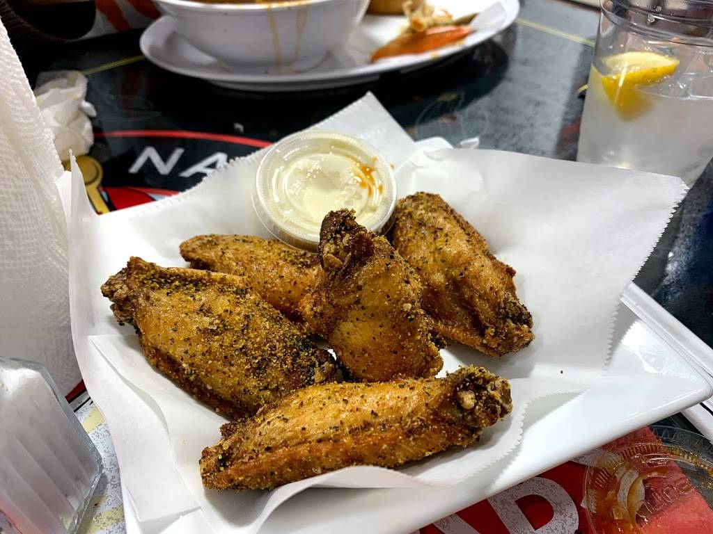 HUNGRY CRABS | restaurant | 2200 W Taylor St, Chicago, IL 60612, USA | 3122918965 OR +1 312-291-8965