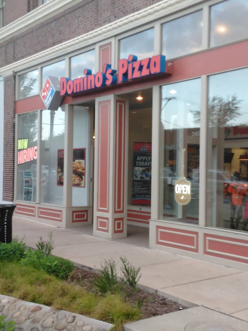 Dominos Pizza | meal delivery | 2256 S, S Grand Blvd, St. Louis, MO 63104, USA | 3147734404 OR +1 314-773-4404