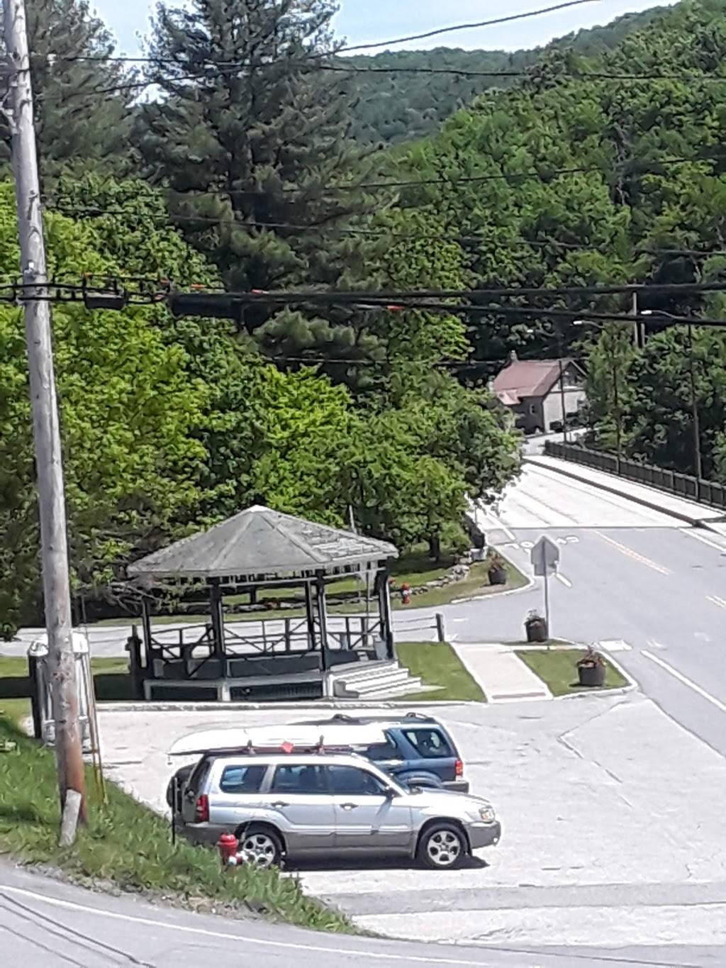 Readsboro Inn | restaurant | 7077 E Main St, Readsboro, VT 05350, USA | 8024237077 OR +1 802-423-7077