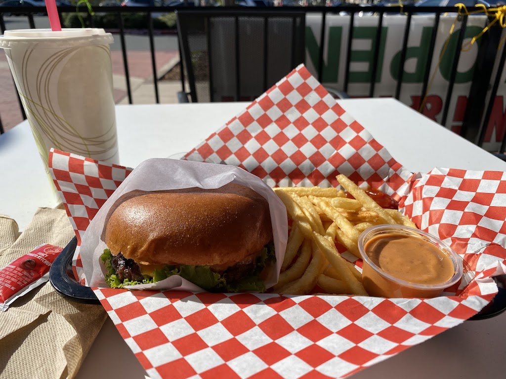 Freds Burger | restaurant | 7411 W Stockton Blvd #100, Sacramento, CA 95823, USA | 9168965625 OR +1 916-896-5625