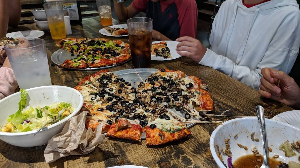 Stadium Pizza | restaurant | 32278 Clinton Keith Rd #101, Wildomar, CA 92595, USA | 9516787826 OR +1 951-678-7826