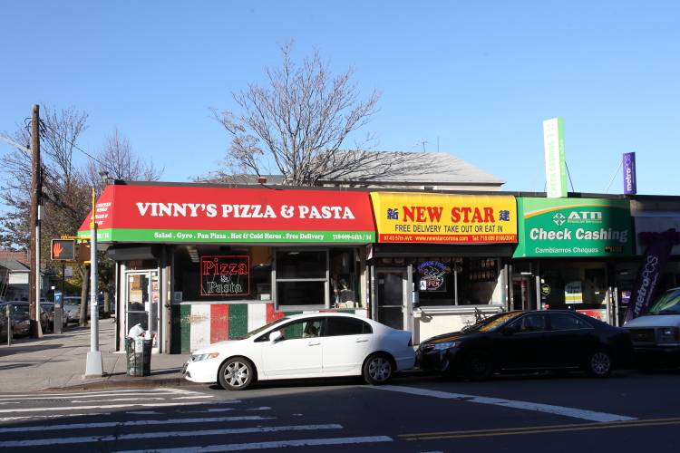 Vinnys Pizzeria | restaurant | 9701 57th Ave, Flushing, NY 11368, USA | 7186994433 OR +1 718-699-4433