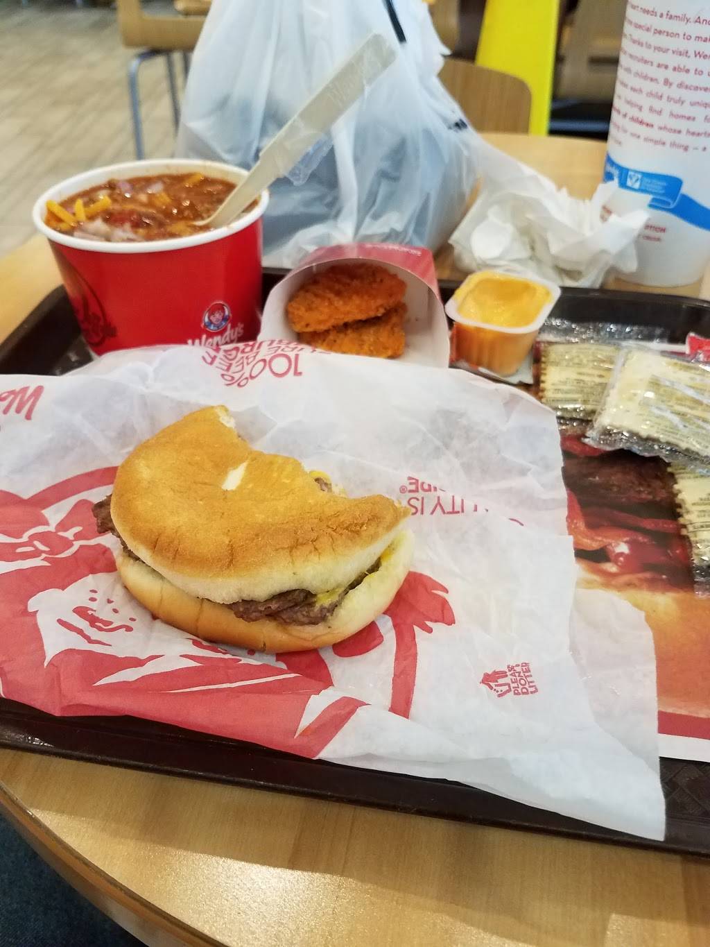 Wendys | restaurant | 18011 Colorado St, Hebron, IN 46341, USA | 2196966437 OR +1 219-696-6437