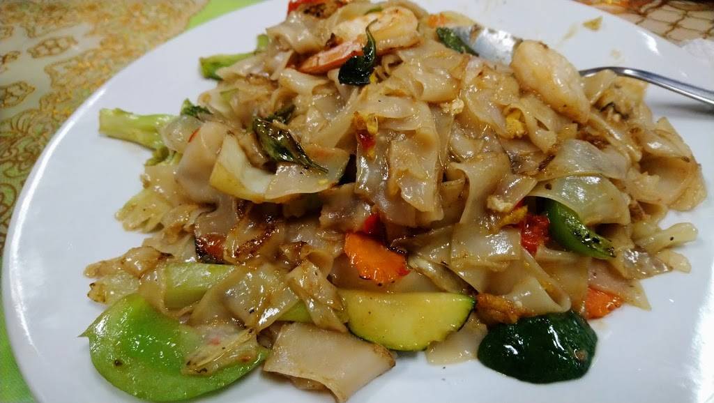 Lams Thai and Chinese Restaurant | restaurant | 11640 Victory Blvd, North Hollywood, CA 91606, USA | 8189388763 OR +1 818-938-8763