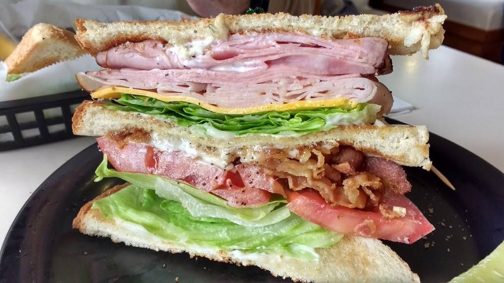 Tee Time Cafe | restaurant | 126 Holden Beach Rd SW, South Brunswick, NC 28470, USA | 9107547008 OR +1 910-754-7008