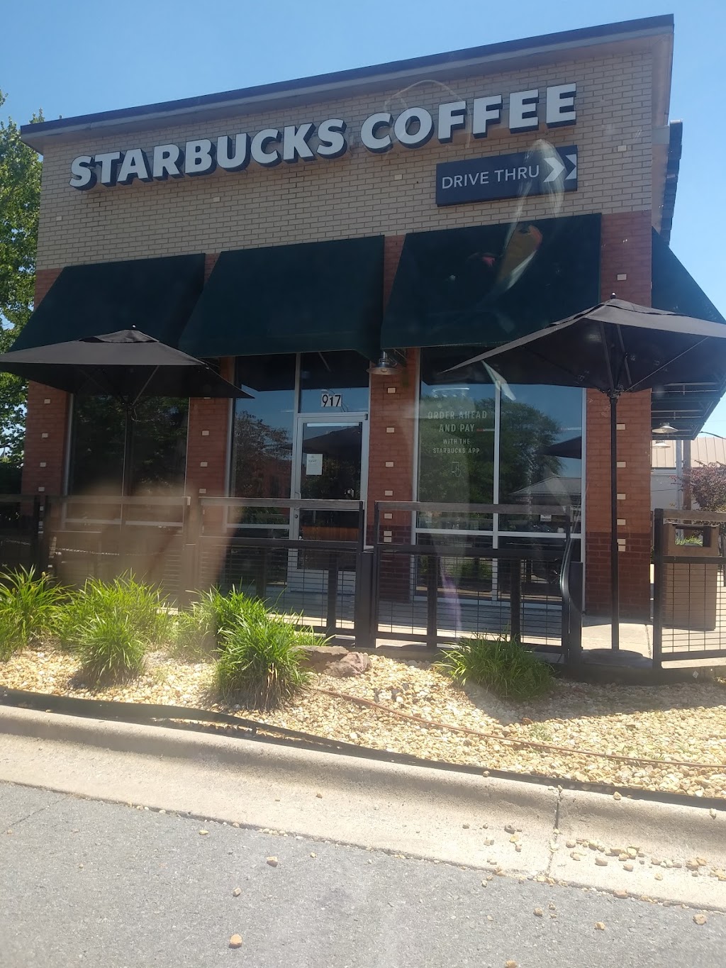 Starbucks | cafe | 917 Broadway St, Little Rock, AR 72201, USA | 5013743044 OR +1 501-374-3044