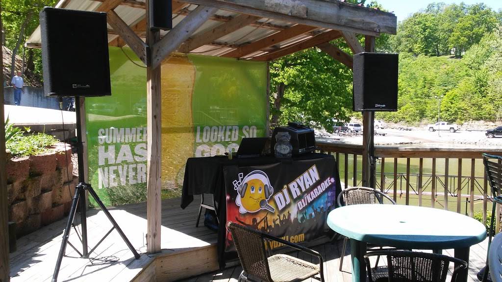 Bulldogs Beach House | restaurant | 121 Teton Ln, Camdenton, MO 65020, USA | 5738733311 OR +1 573-873-3311