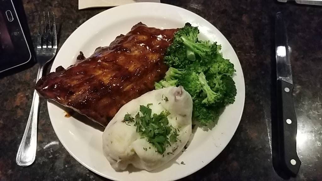 Applebees Grill + Bar | restaurant | 333 E Jefferson Ave, Detroit, MI 48226, USA | 3138795141 OR +1 313-879-5141