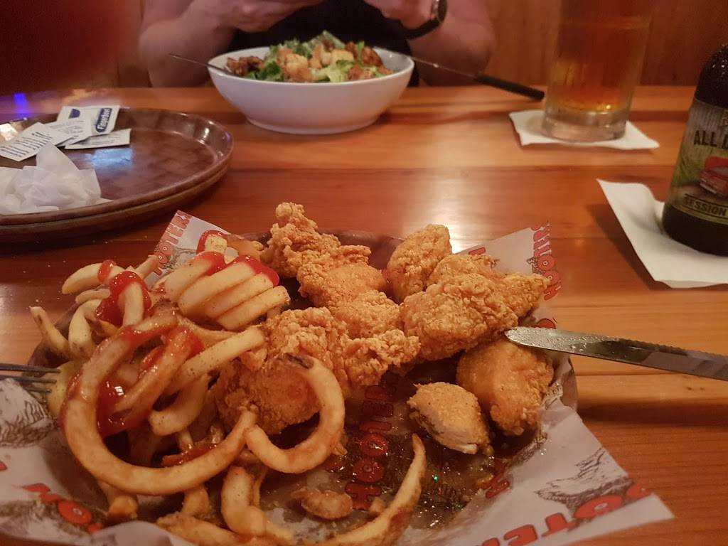 Hooters | meal takeaway | 4395 Fox Valley Center Dr, Aurora, IL 60504, USA | 6308514008 OR +1 630-851-4008