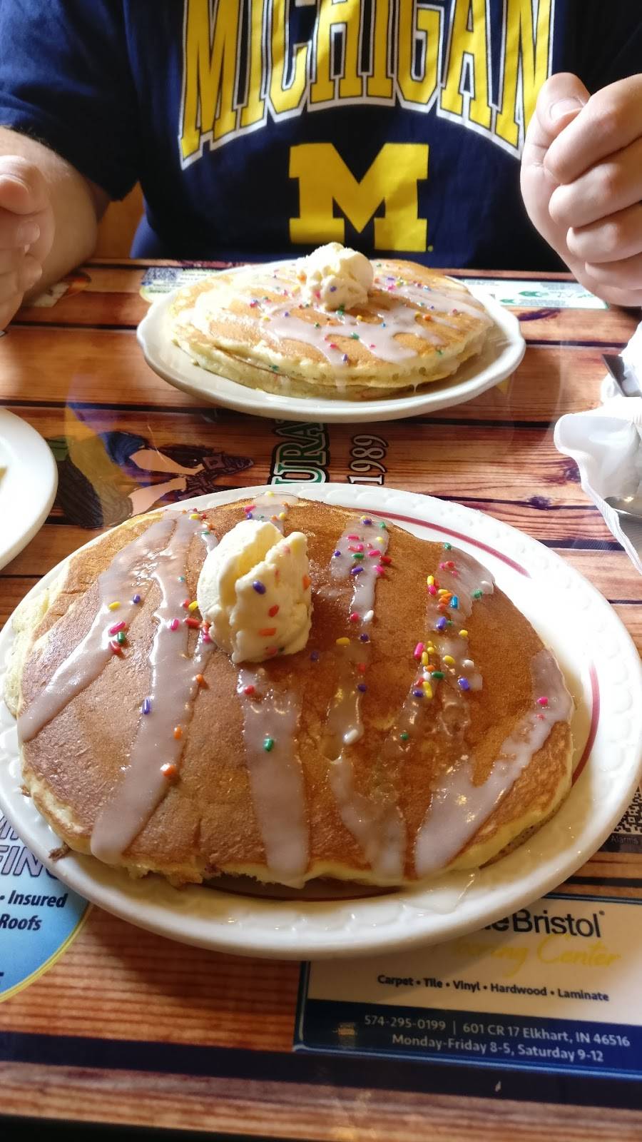 Macadoos Family Restaurant | restaurant | 2108 Lincolnway E, Mishawaka, IN 46544, USA | 5742597669 OR +1 574-259-7669